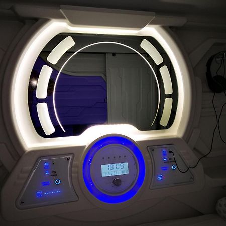 The Capsule Hotel Colombo Exterior foto